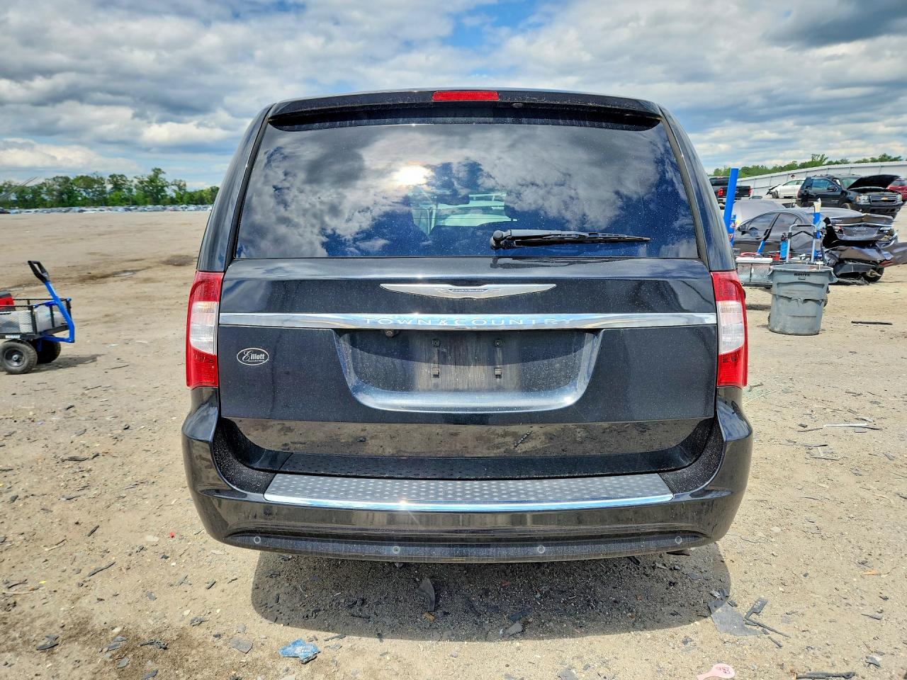 2013 CHRYSLER TOWN & COUNTRY TOURING L photo 11
