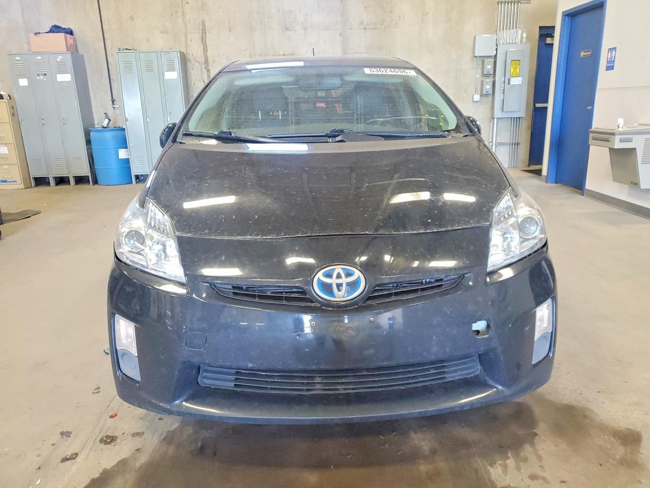 2011 TOYOTA PRIUS FOUR photo 13