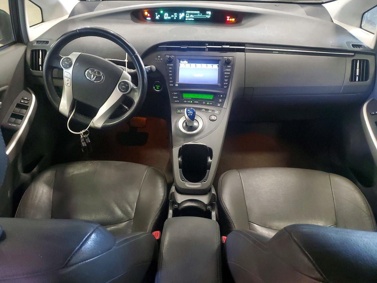2011 TOYOTA PRIUS FOUR photo 22