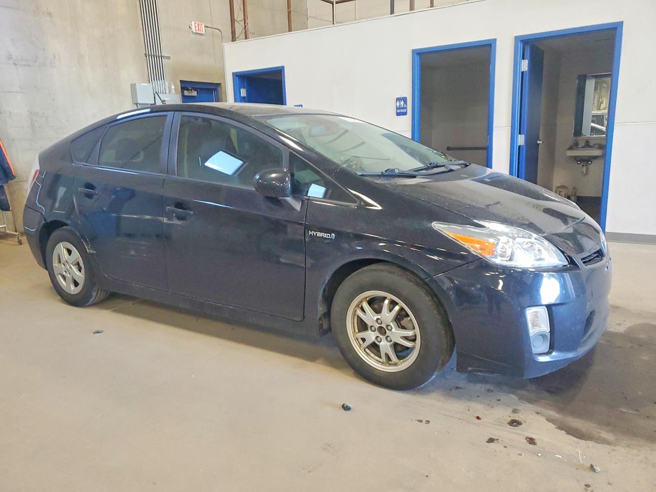 2011 TOYOTA PRIUS FOUR photo 10