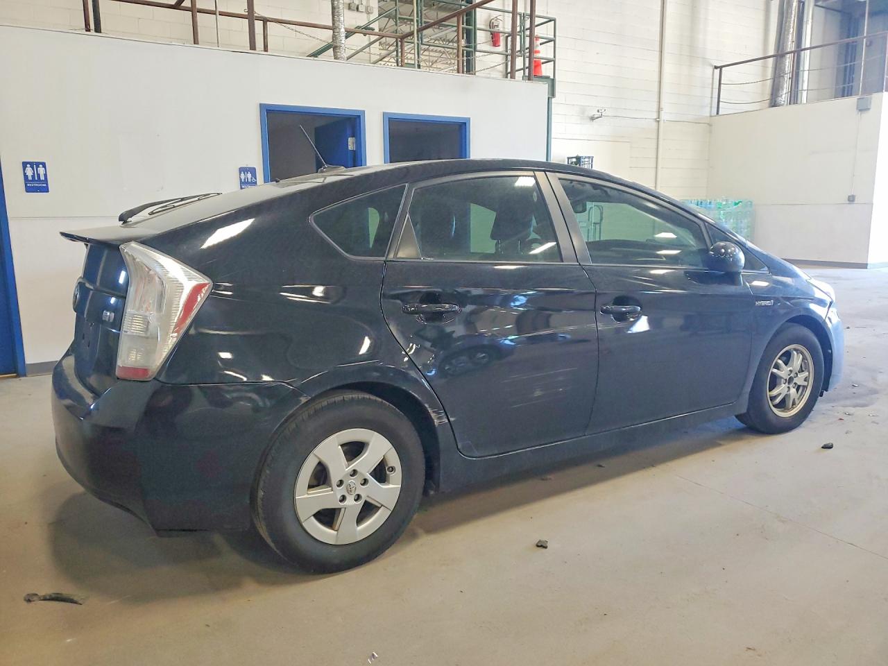 2011 TOYOTA PRIUS FOUR photo 7