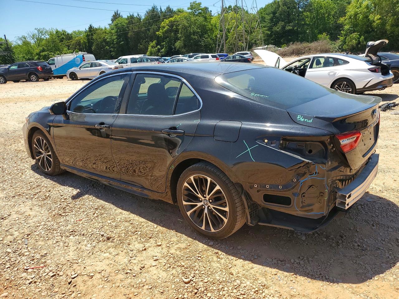 2018 TOYOTA CAMRY SE photo 4