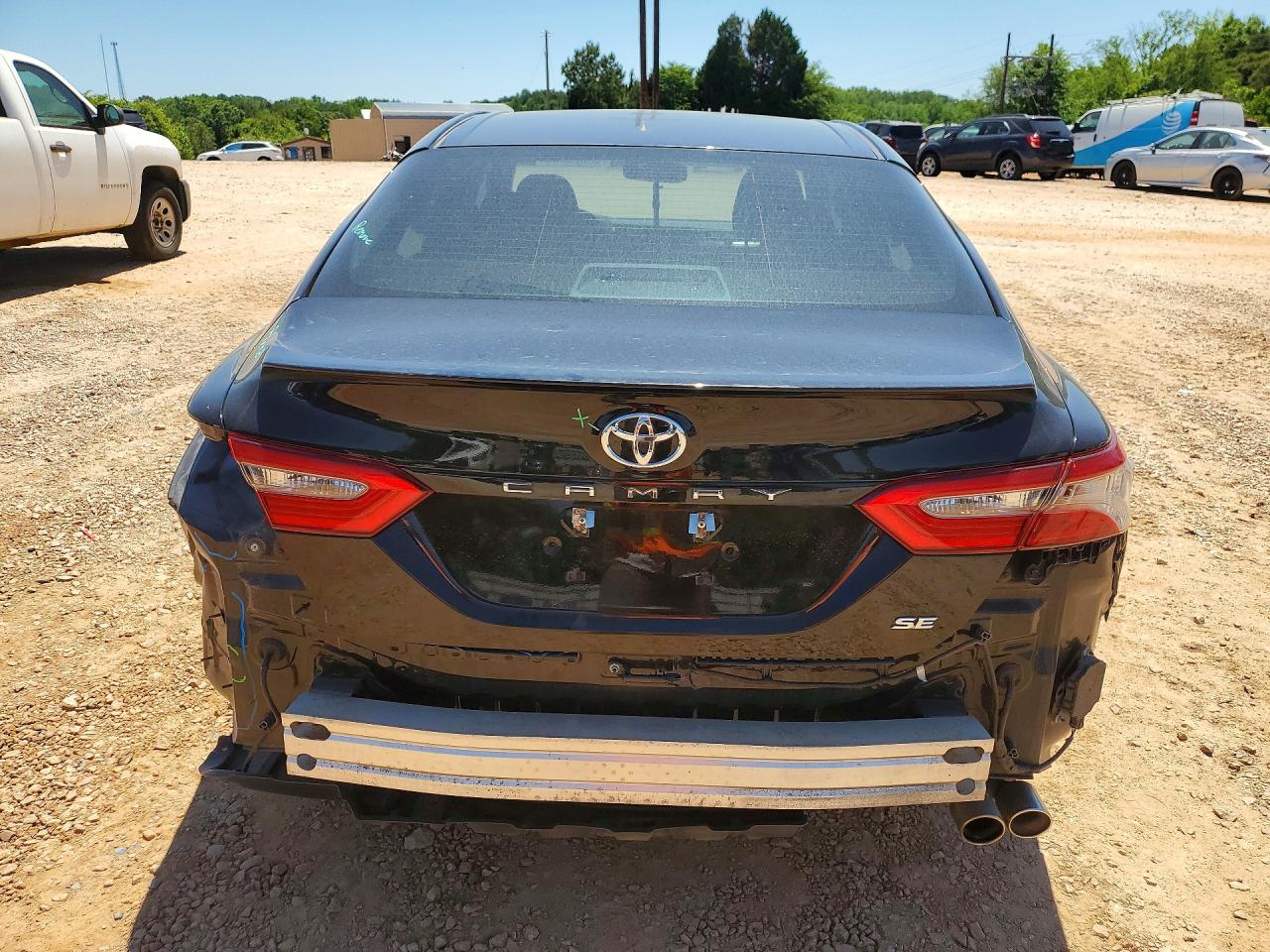 2018 TOYOTA CAMRY SE photo 16