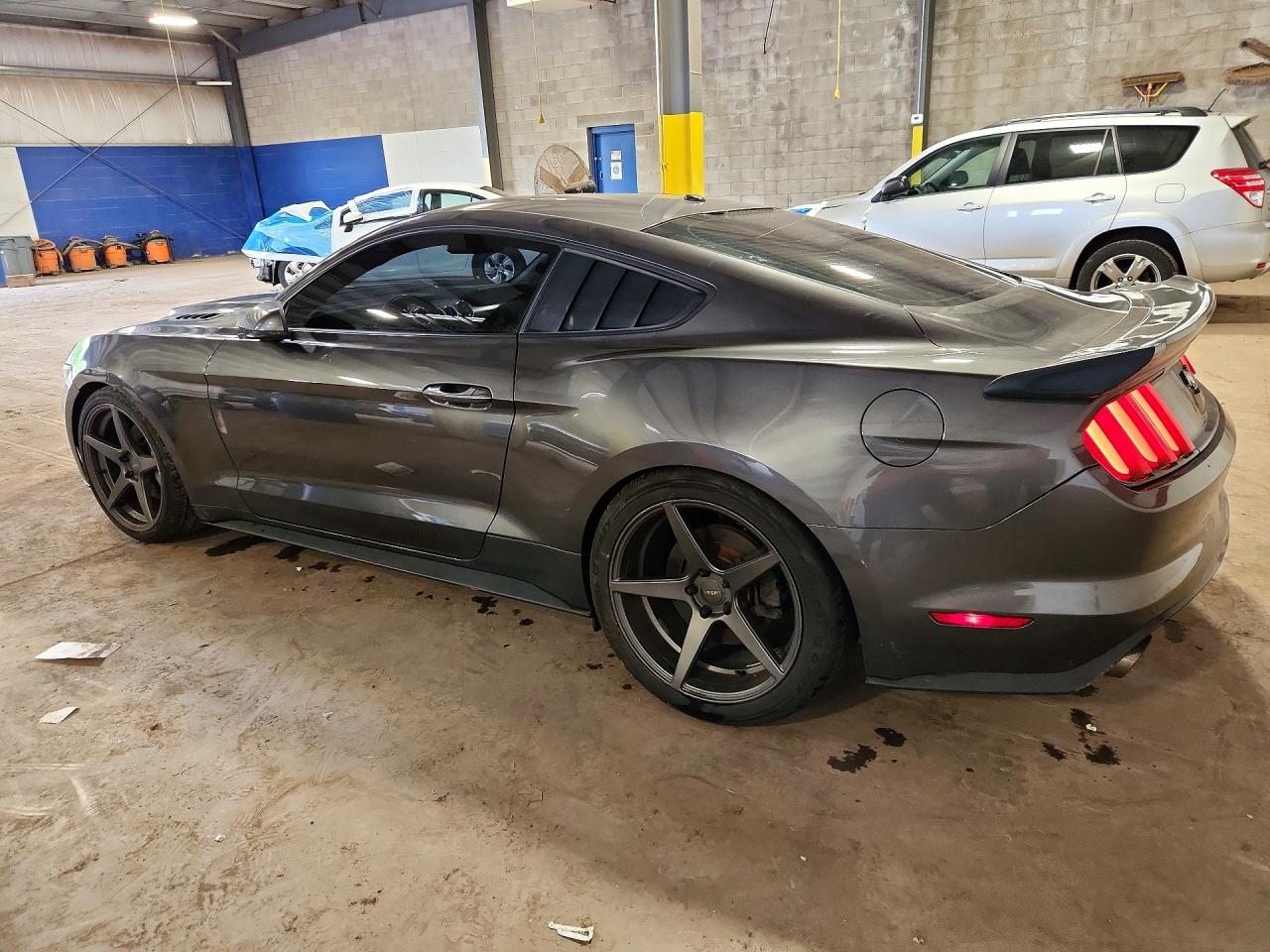 2016 FORD MUSTANG photo 3