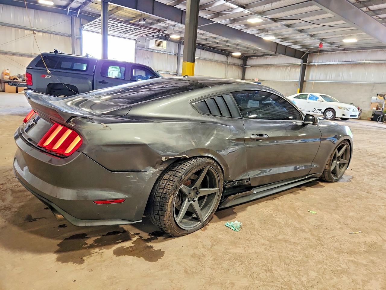 2016 FORD MUSTANG photo 5