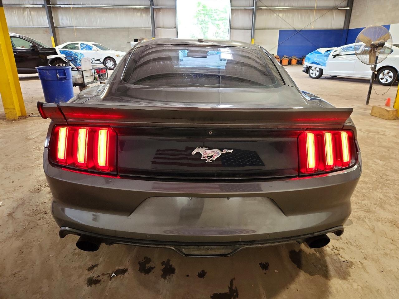 2016 FORD MUSTANG photo 11