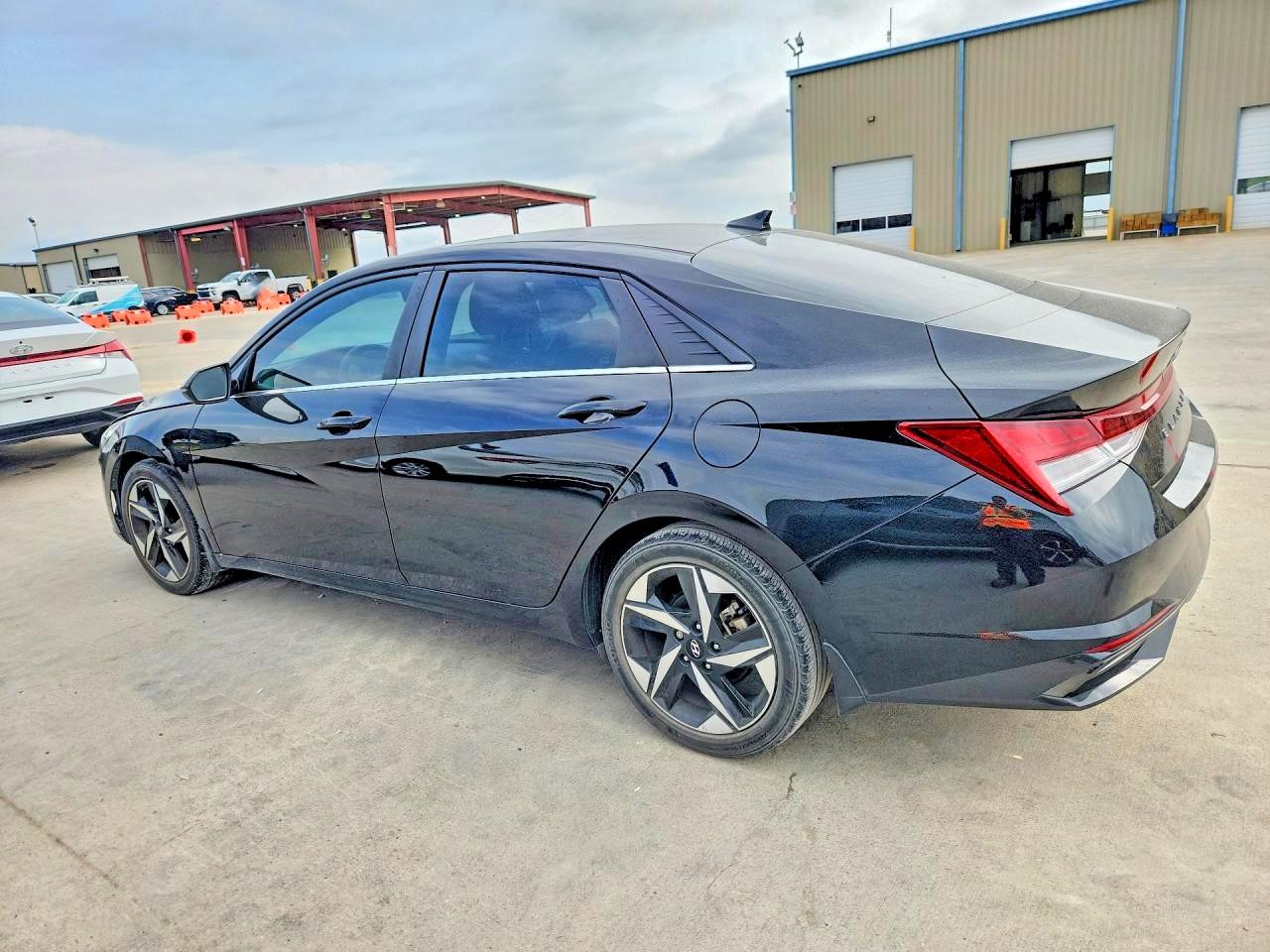 2023 HYUNDAI ELANTRA LIMITED photo 3