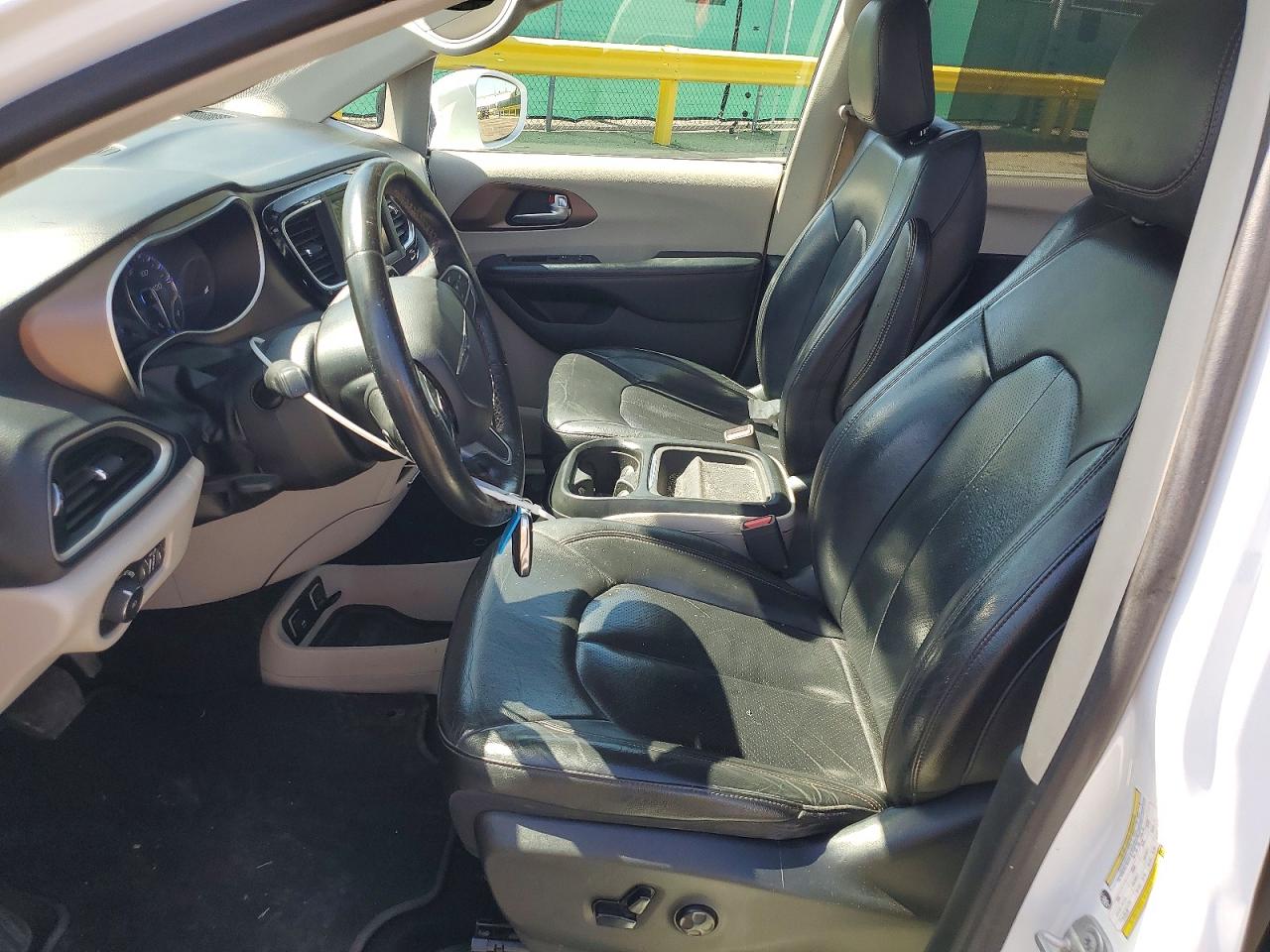 2019 CHRYSLER PACIFICA TOURING L photo 19