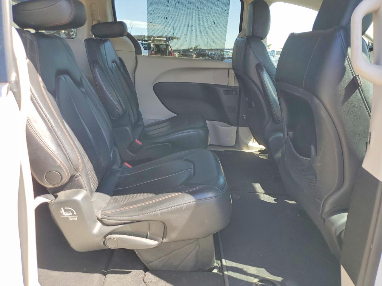 2019 CHRYSLER PACIFICA TOURING L photo 31
