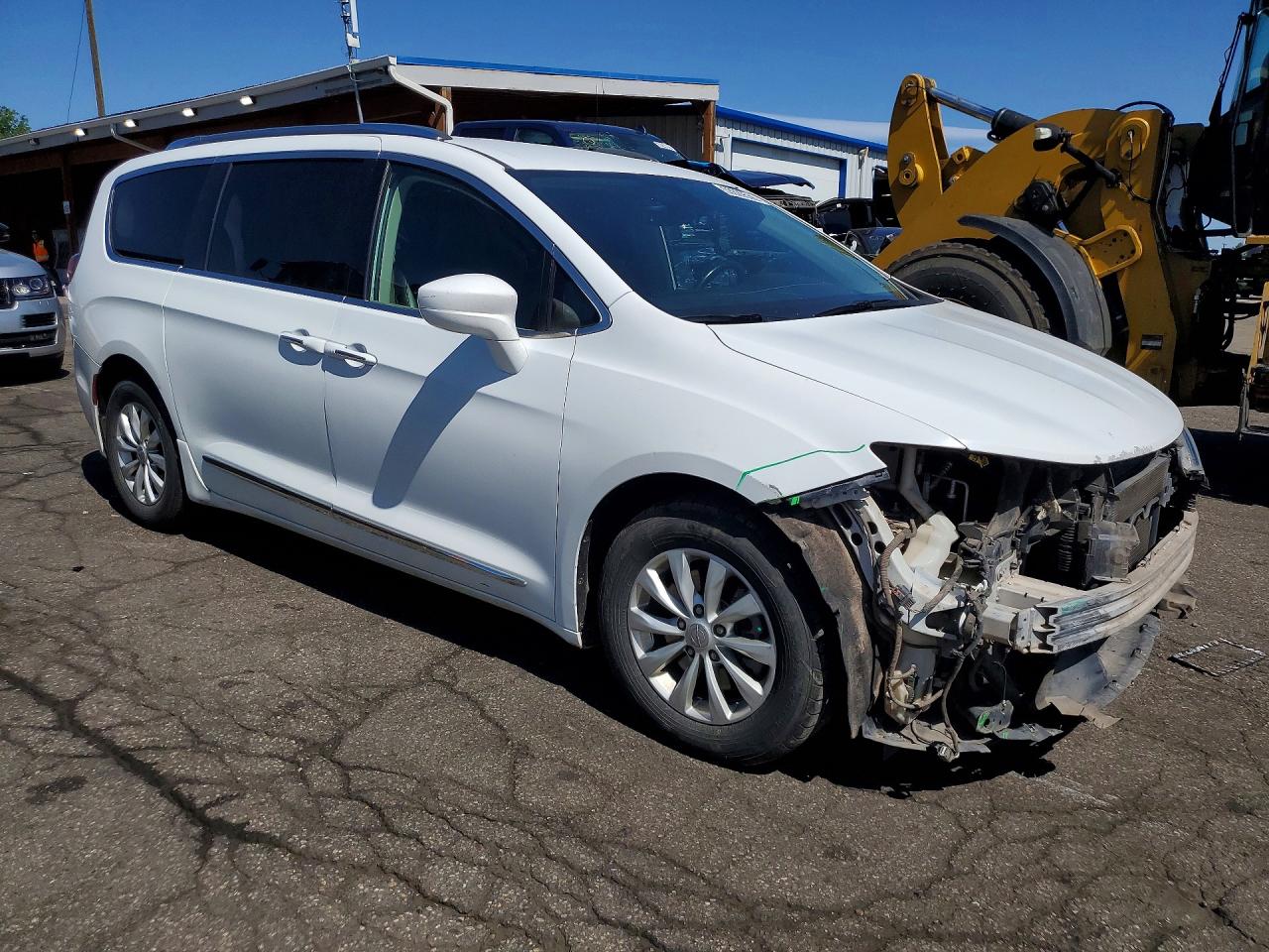 2019 CHRYSLER PACIFICA TOURING L photo 10