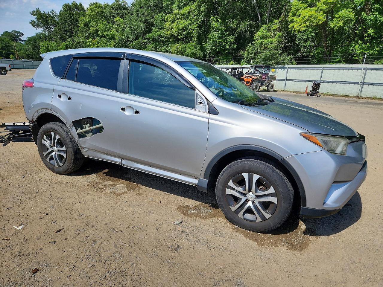 2018 TOYOTA RAV4 LE photo 7