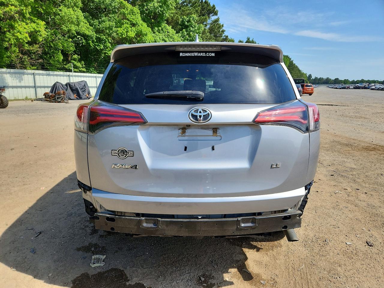 2018 TOYOTA RAV4 LE photo 11