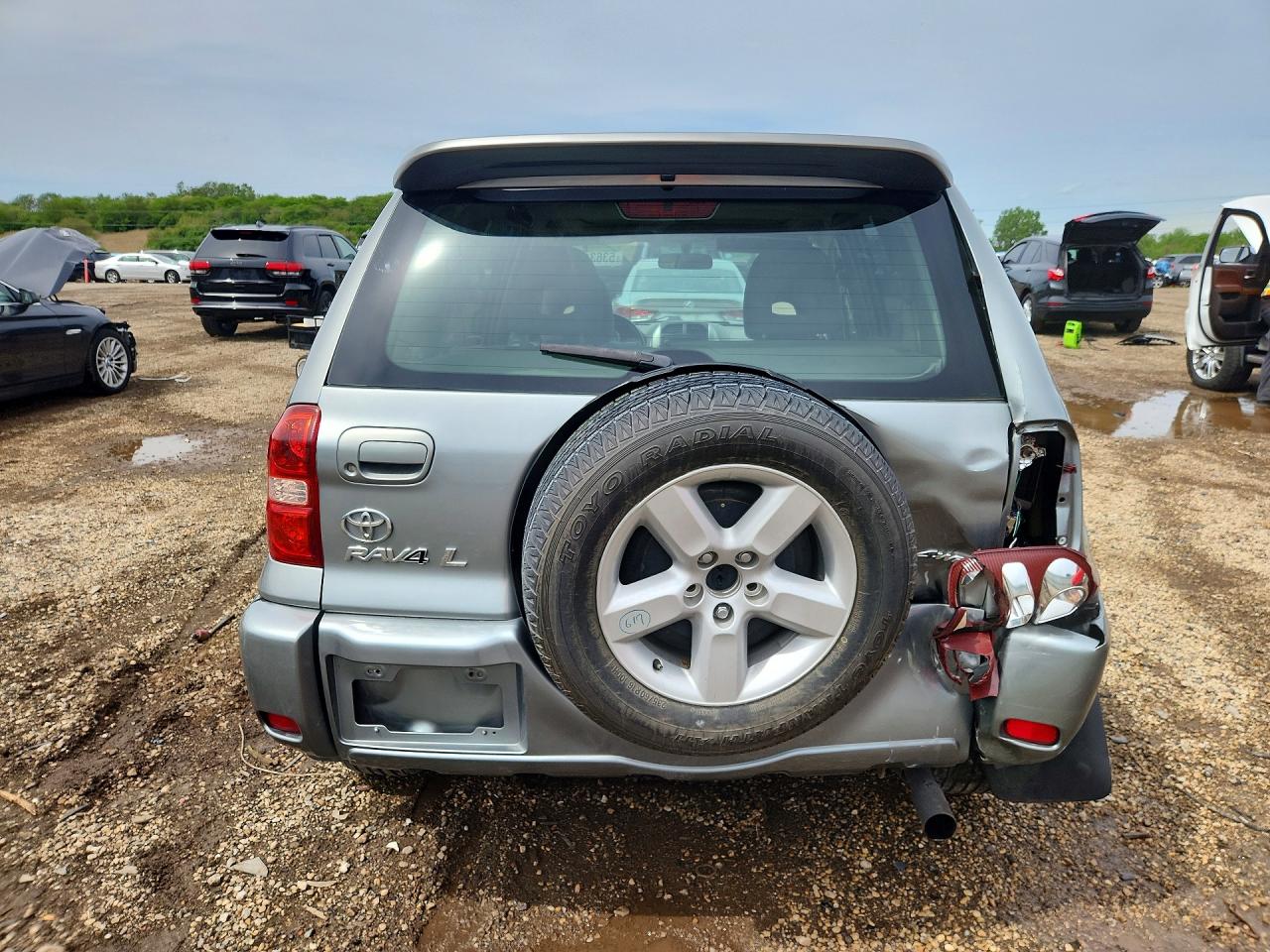 2005 TOYOTA RAV4 BASE photo 6
