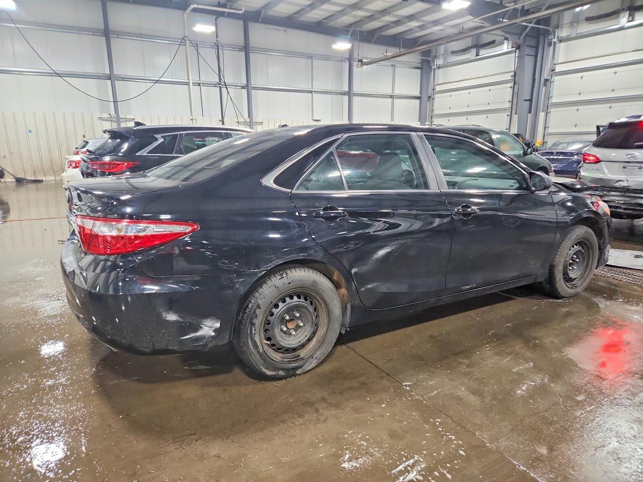 2015 TOYOTA CAMRY LE photo 5