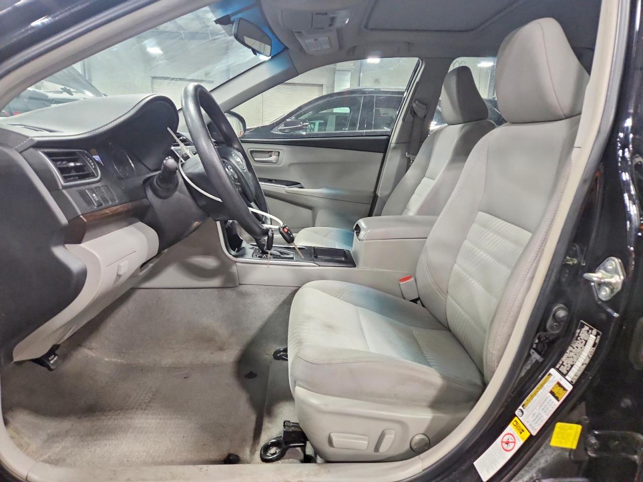2015 TOYOTA CAMRY LE photo 13