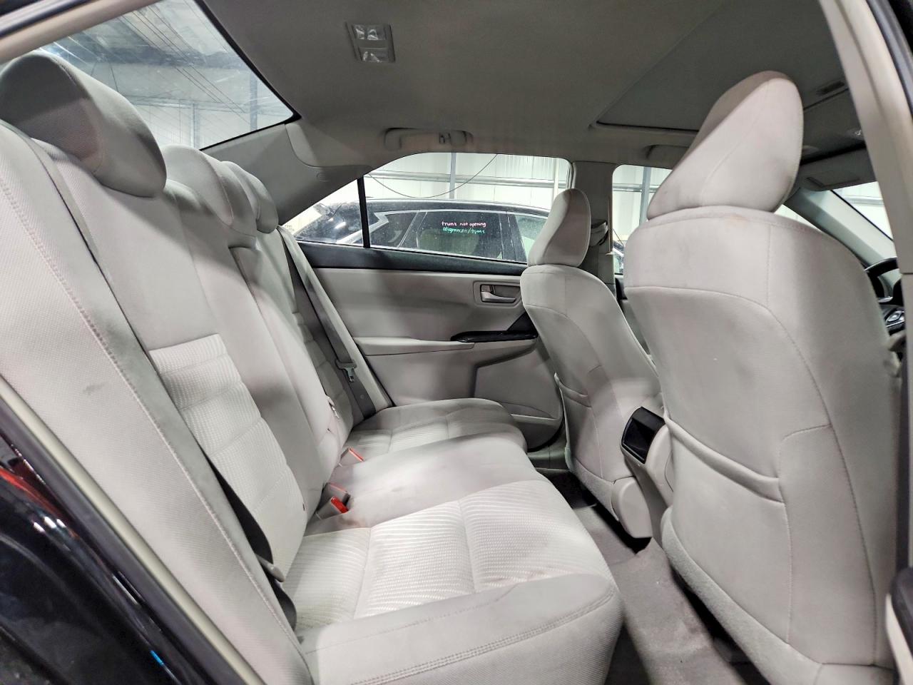 2015 TOYOTA CAMRY LE photo 19