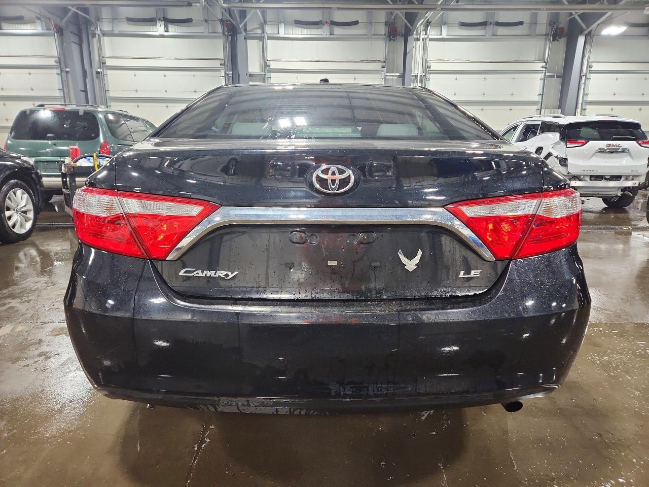 2015 TOYOTA CAMRY LE photo 11