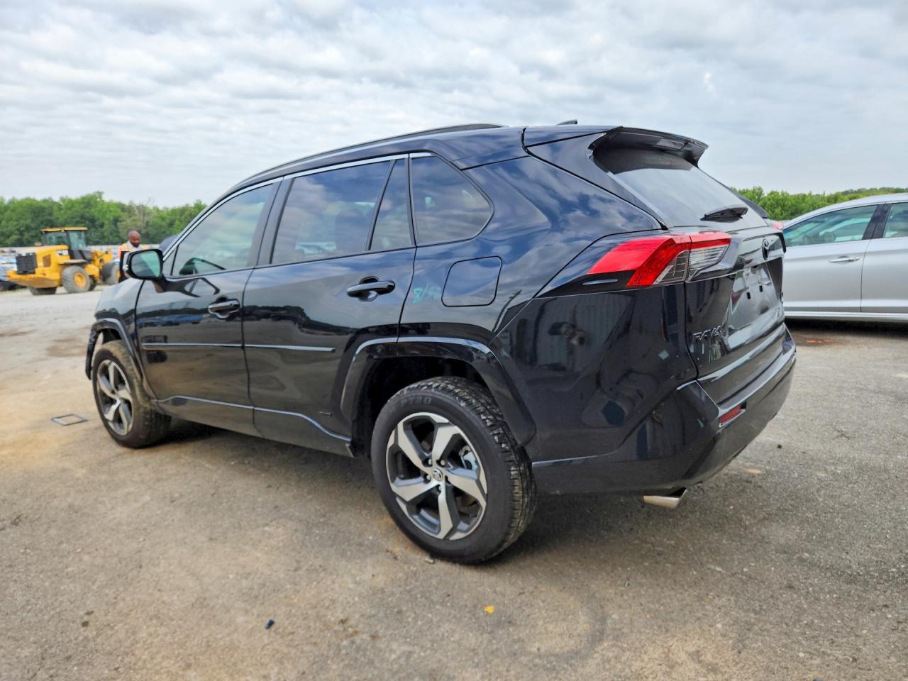 2025 TOYOTA RAV4 SE photo 4