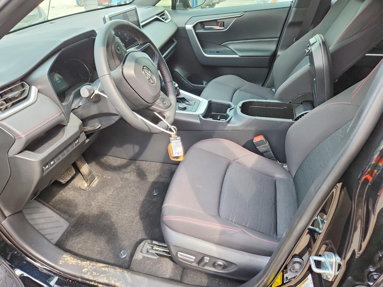 2025 TOYOTA RAV4 SE photo 19
