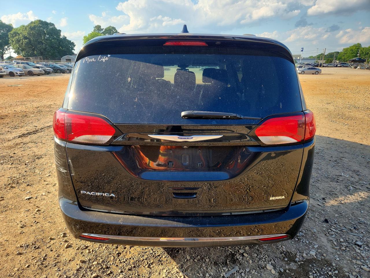 2019 CHRYSLER PACIFICA TOURING L photo 6