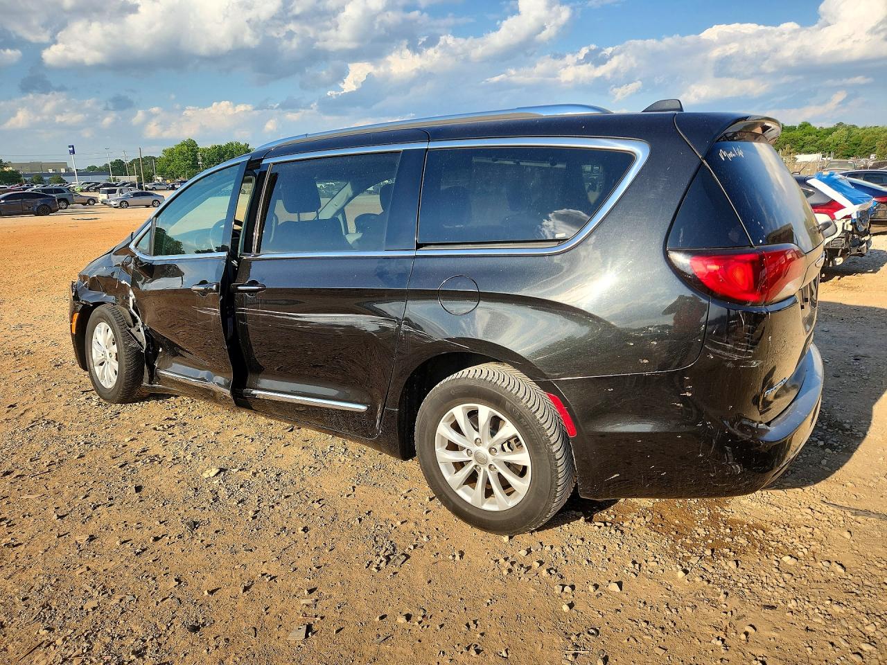 2019 CHRYSLER PACIFICA TOURING L photo 2
