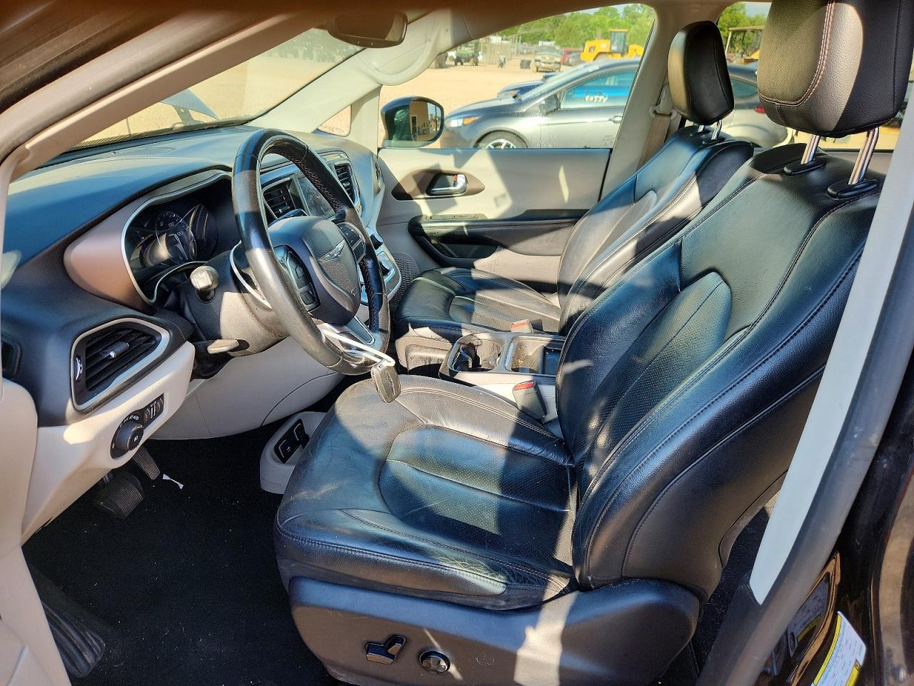 2019 CHRYSLER PACIFICA TOURING L photo 7