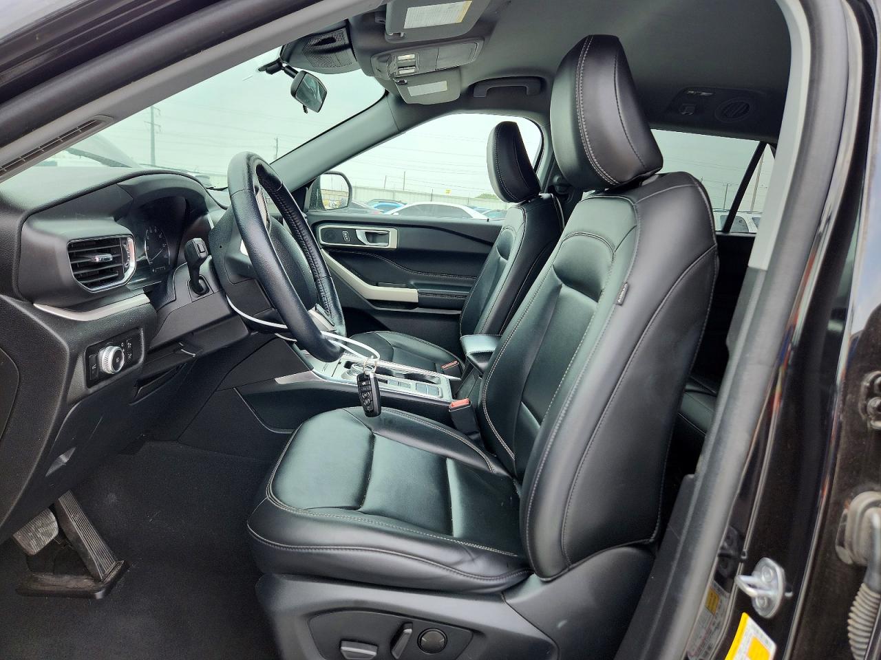 2023 FORD EXPLORER XLT photo 19