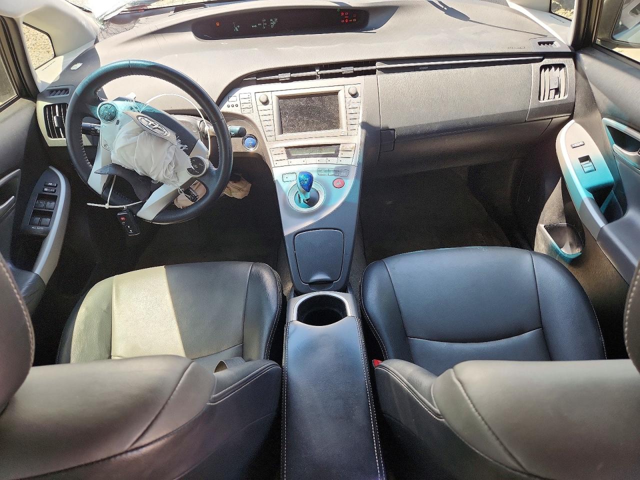 2013 TOYOTA PRIUS FOUR photo 15
