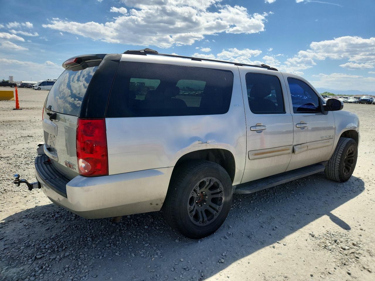 2007 GMC YUKON XL K1500 photo 5