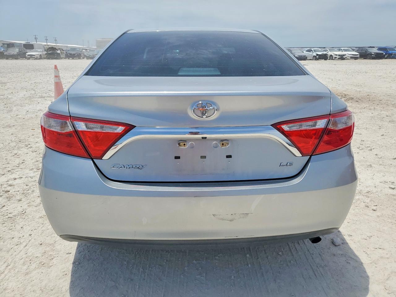 2017 TOYOTA CAMRY LE photo 11