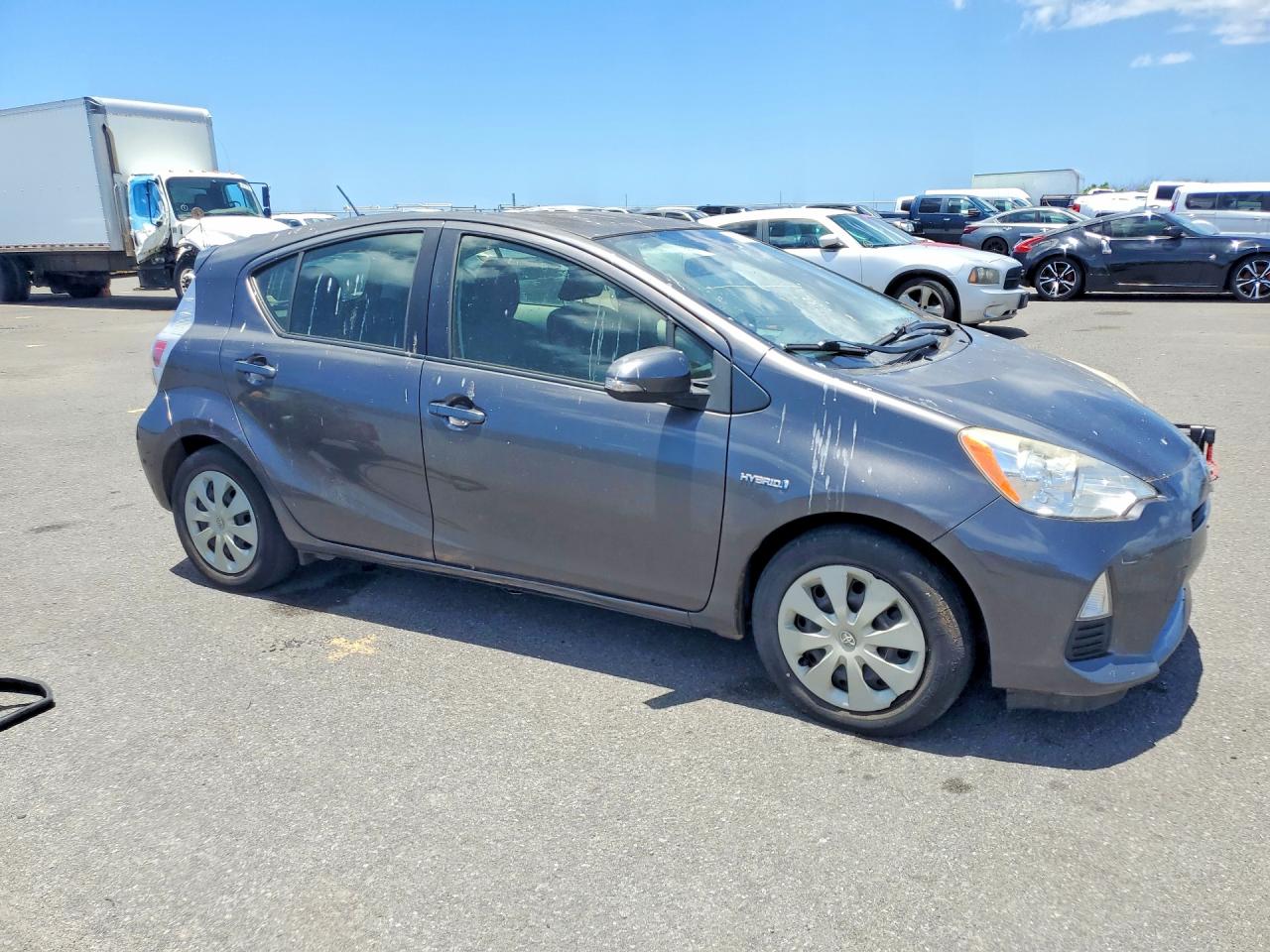 2014 TOYOTA PRIUS C TWO photo 4