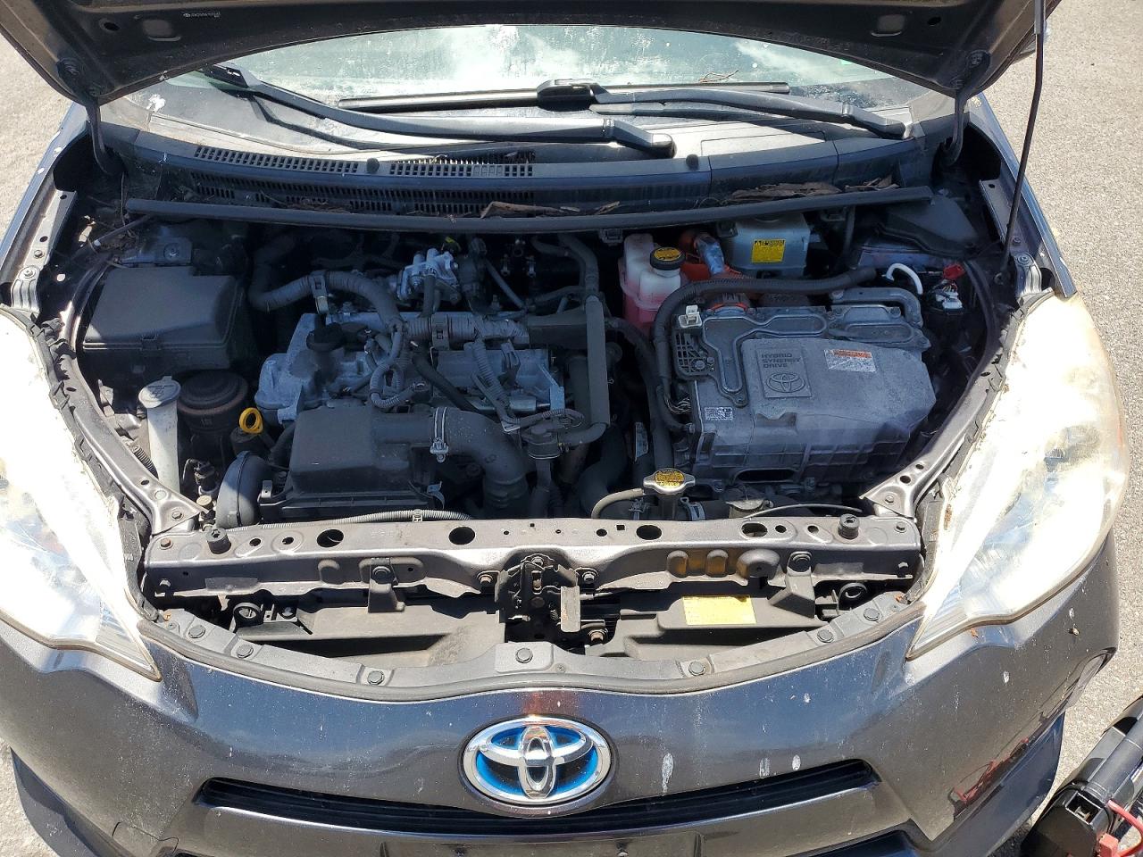 2014 TOYOTA PRIUS C TWO photo 11