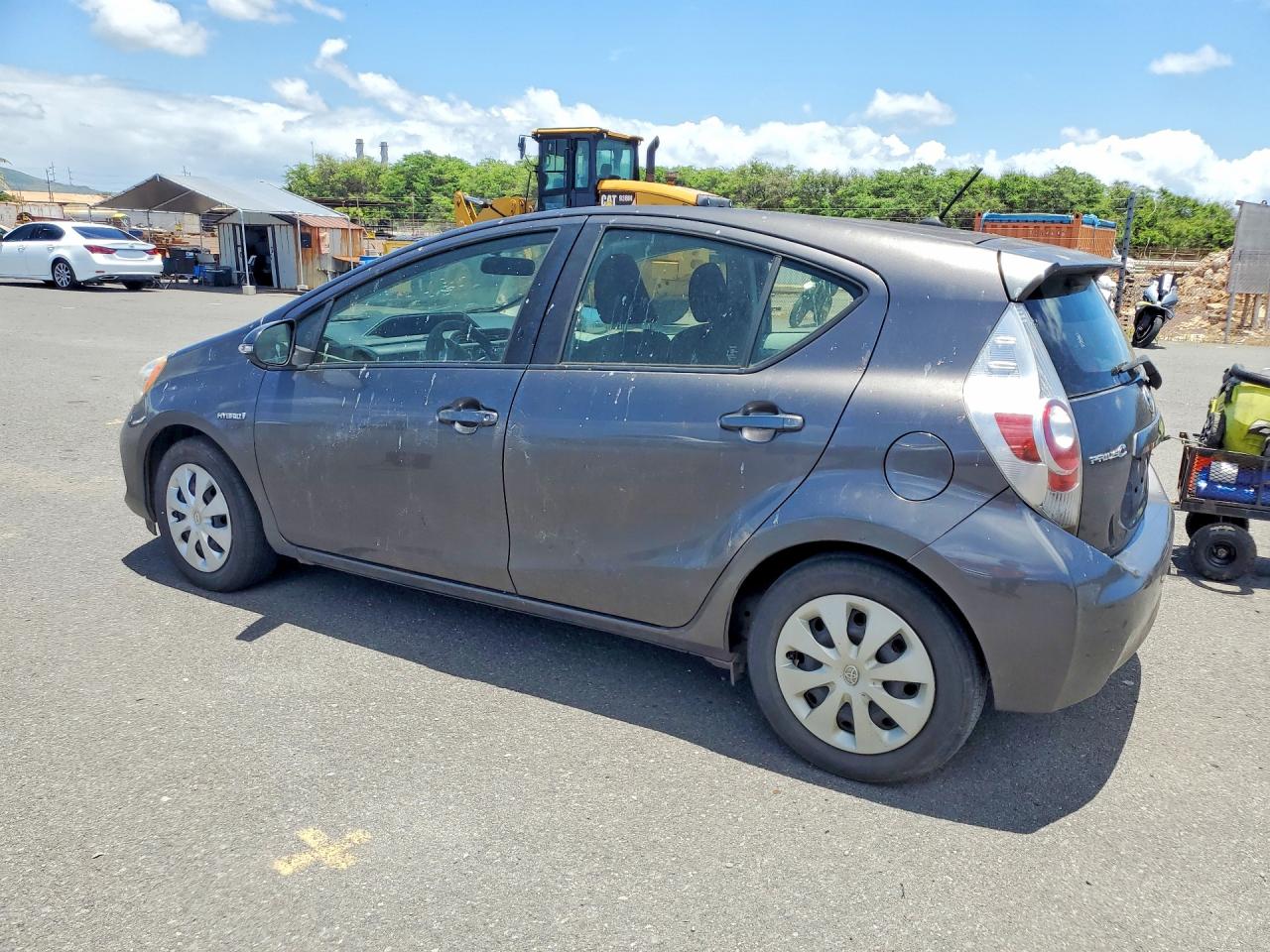 2014 TOYOTA PRIUS C TWO photo 2