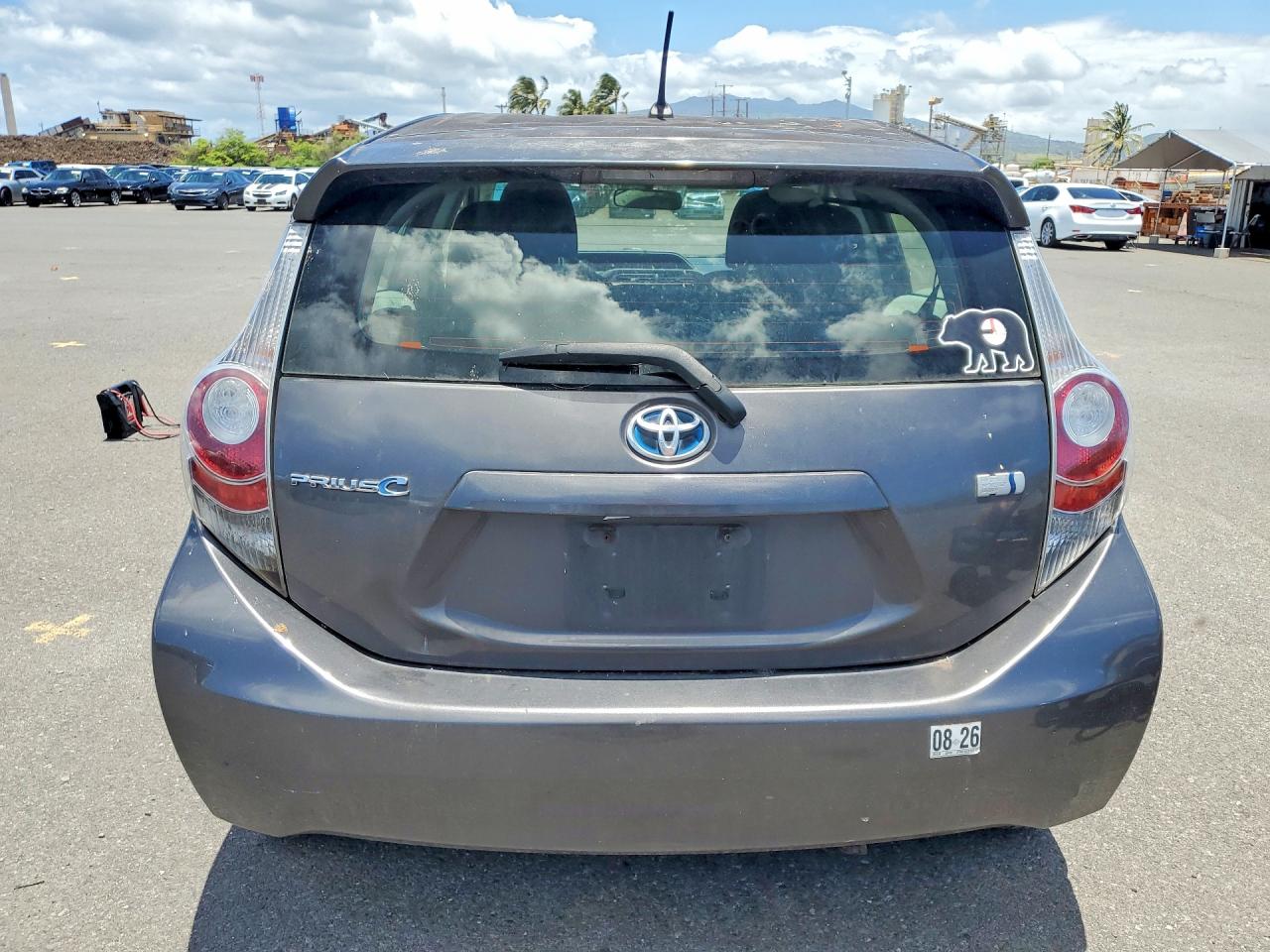 2014 TOYOTA PRIUS C TWO photo 6