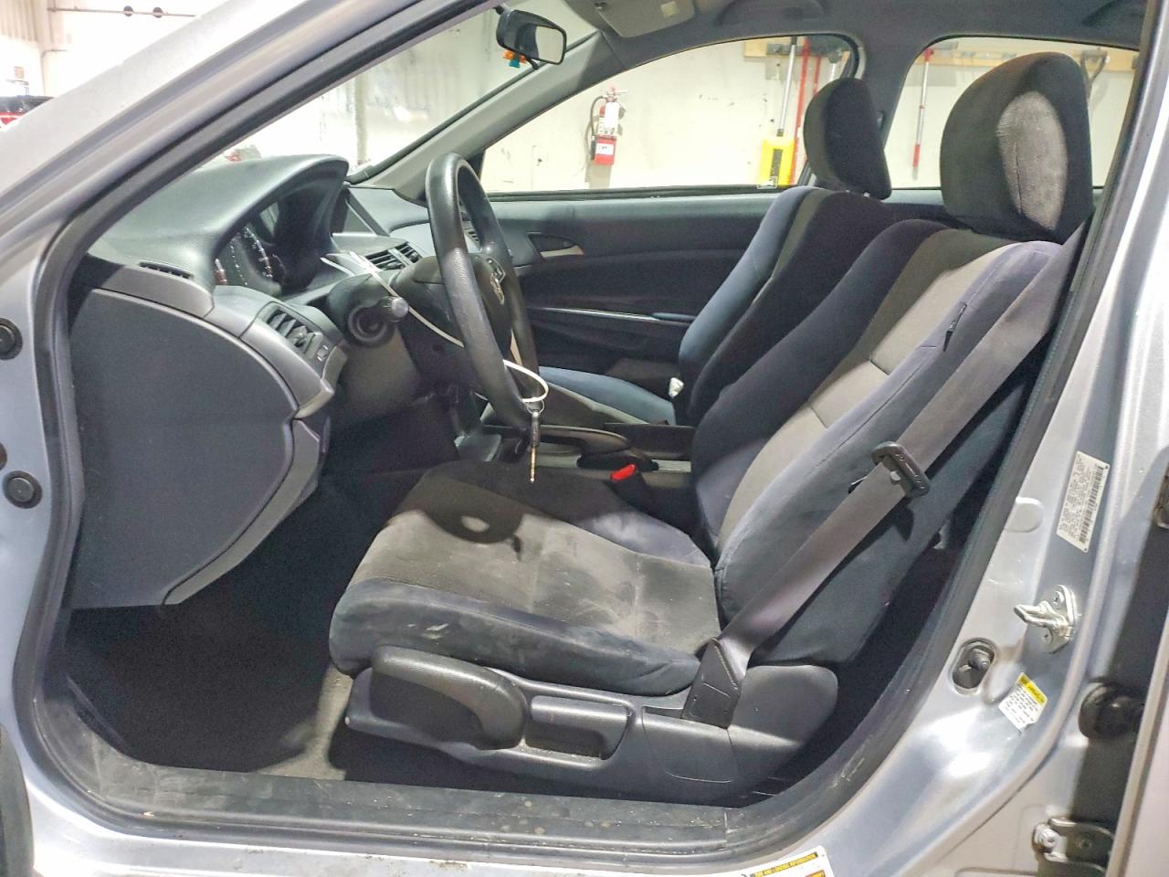 2010 HONDA ACCORD LX photo 7