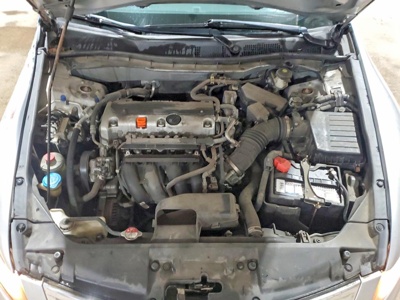 2010 HONDA ACCORD LX photo 11