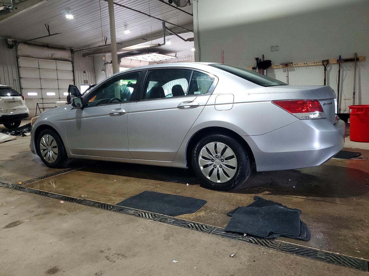 2010 HONDA ACCORD LX photo 2