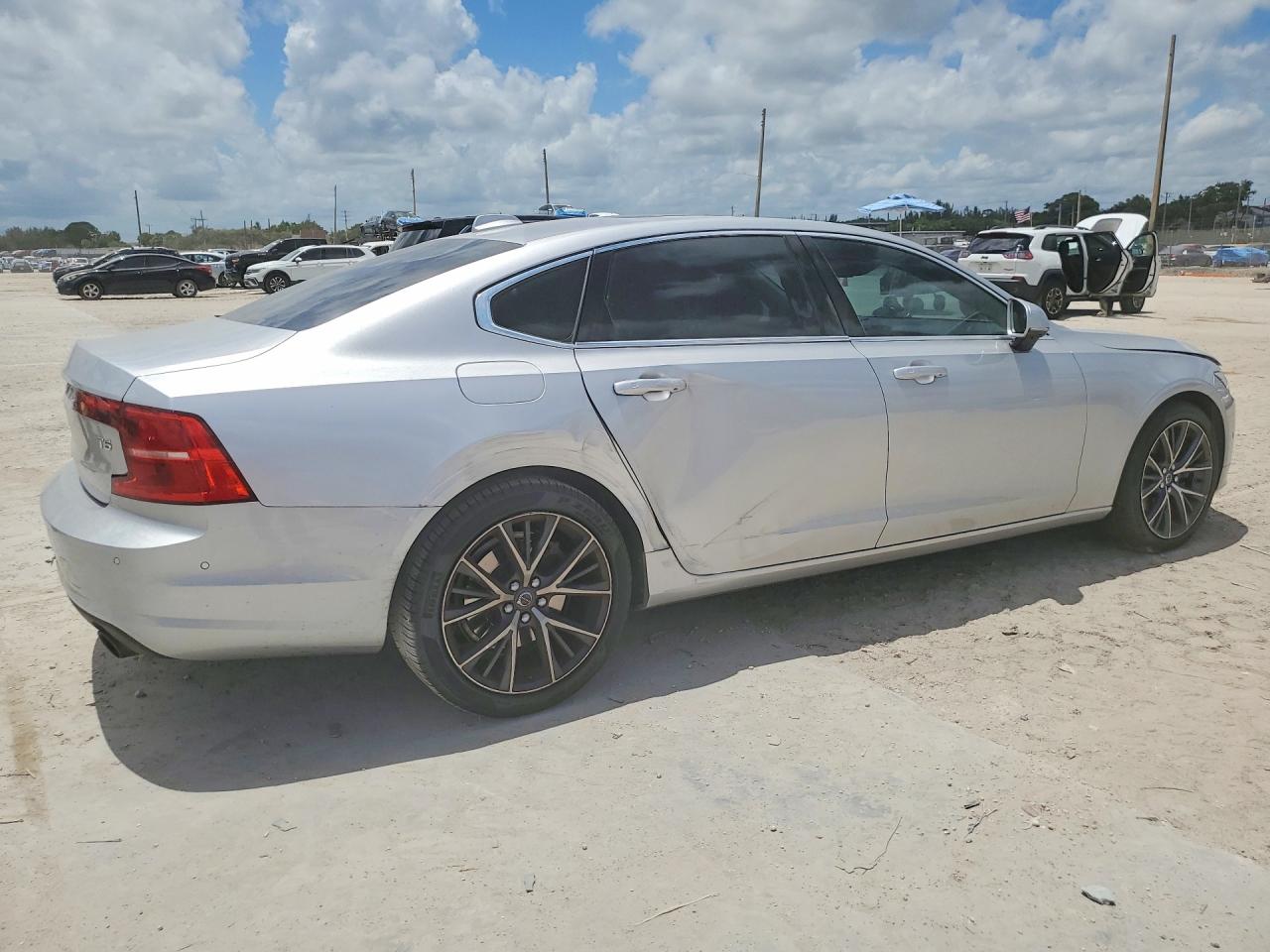 2018 VOLVO S90 T5 MOMENTUM photo 3