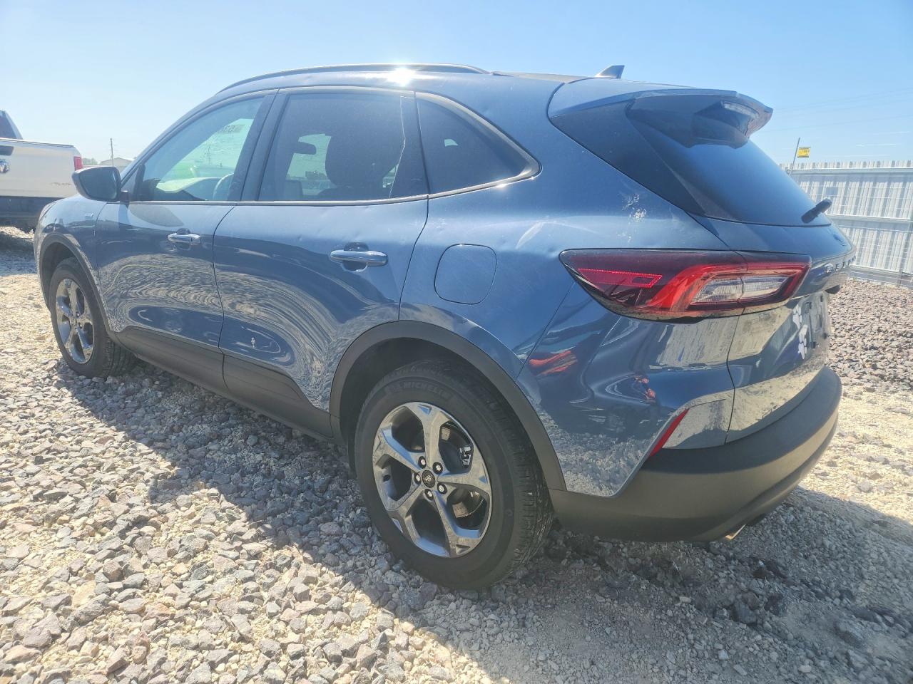 2025 FORD ESCAPE ST LINE photo 3