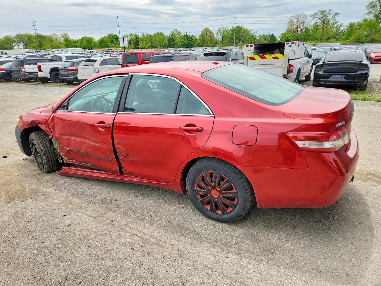 2011 TOYOTA CAMRY BASE photo 2