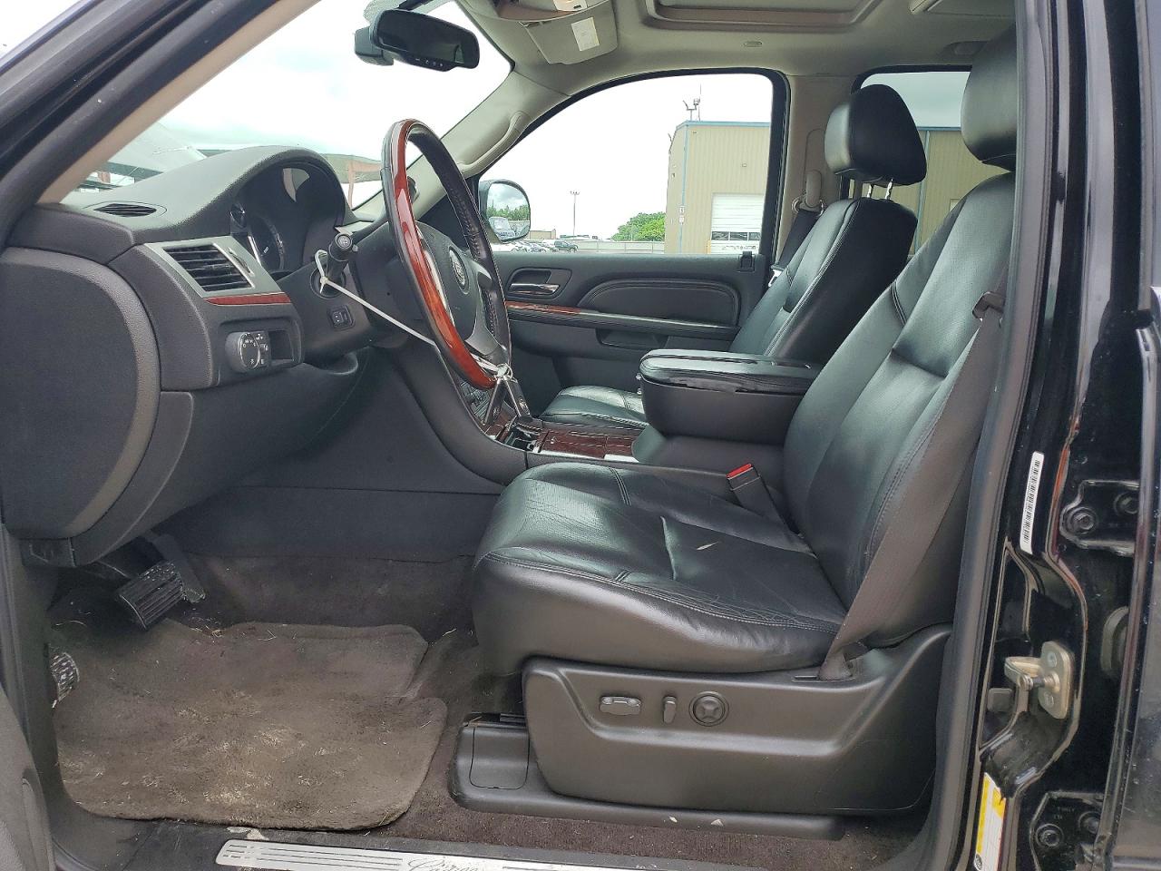 2010 CADILLAC ESCALADE LUXURY photo 13