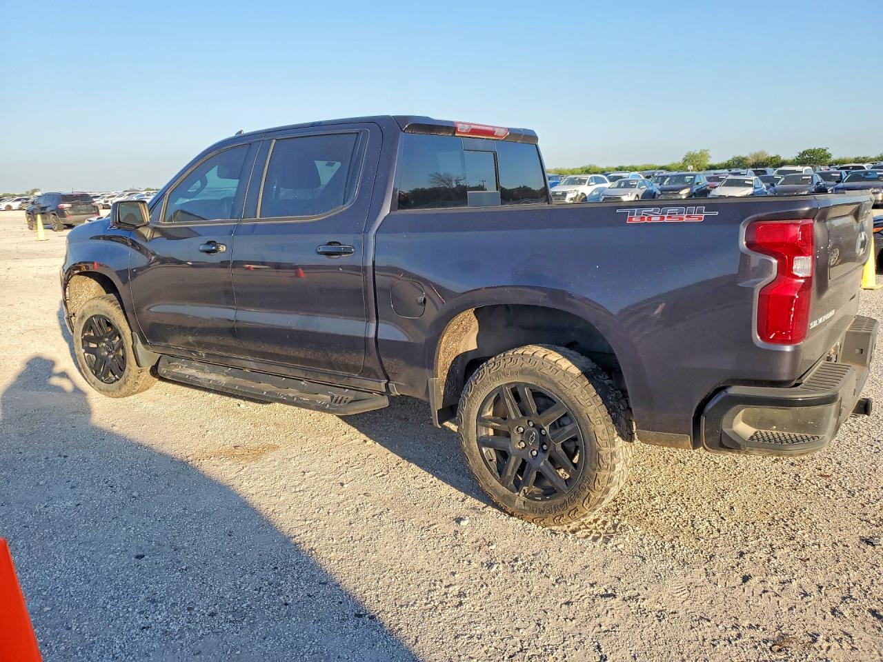 2024 CHEVROLET SILVERADO K1500 LT TRAIL BOSS photo 3
