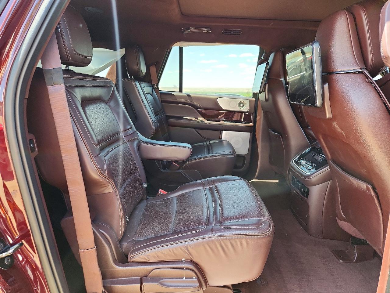 2019 LINCOLN NAVIGATOR L BLACK LABEL photo 19
