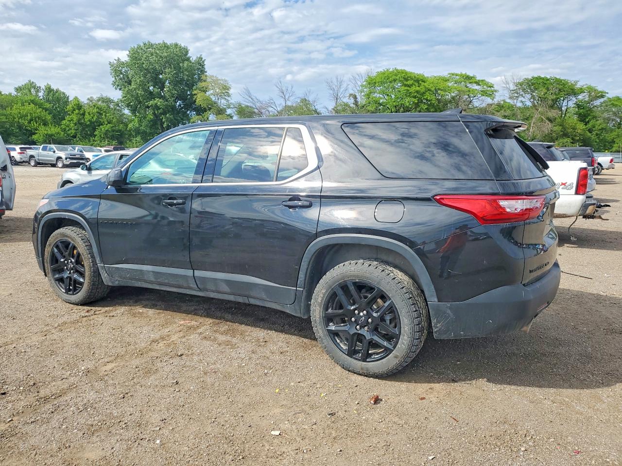 2019 CHEVROLET TRAVERSE LS photo 4