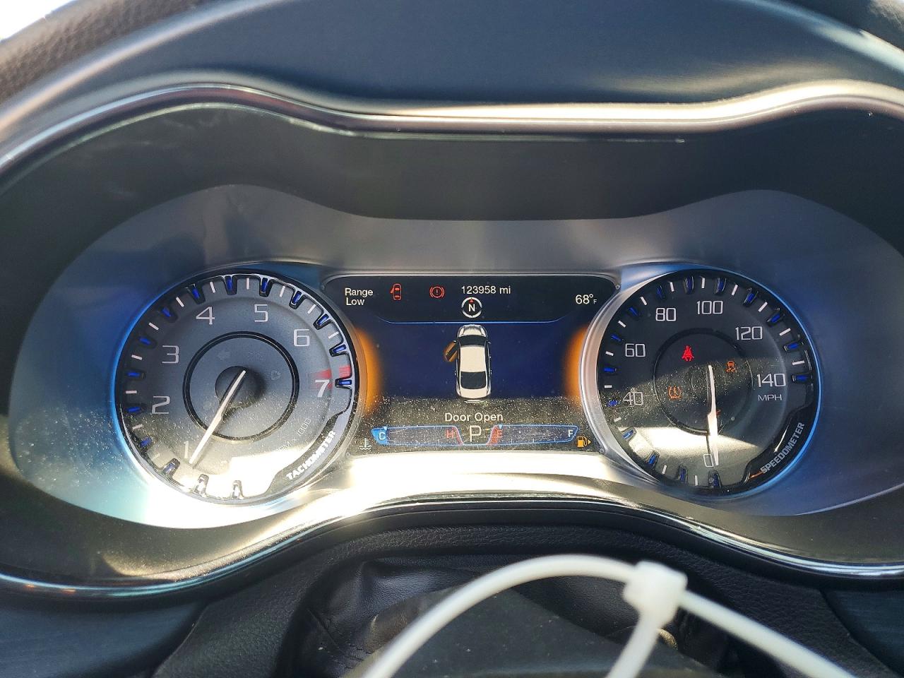 2015 CHRYSLER 200 photo 17