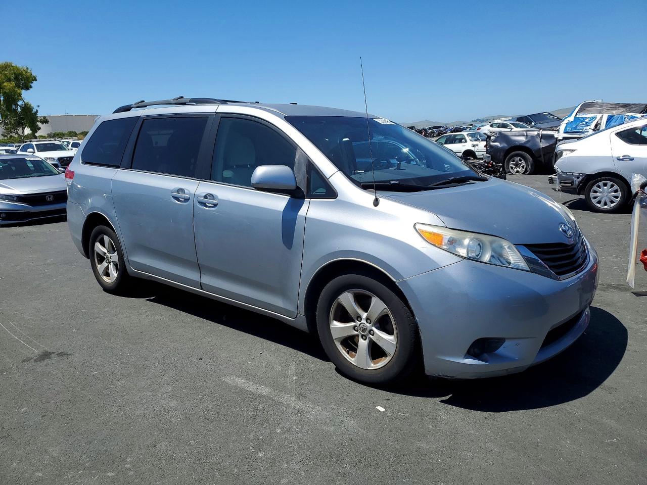 2014 TOYOTA SIENNA LE photo 7
