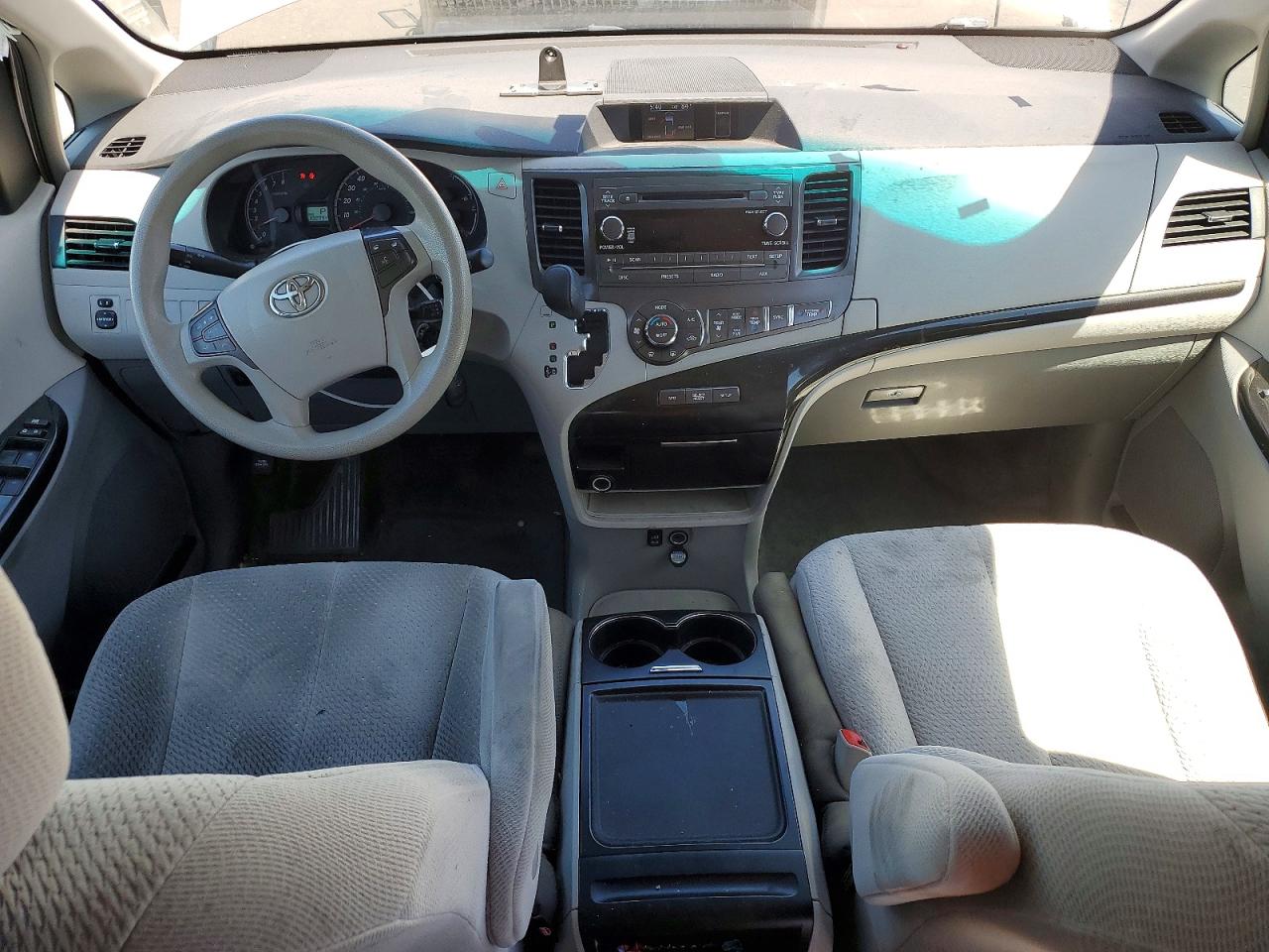 2014 TOYOTA SIENNA LE photo 15