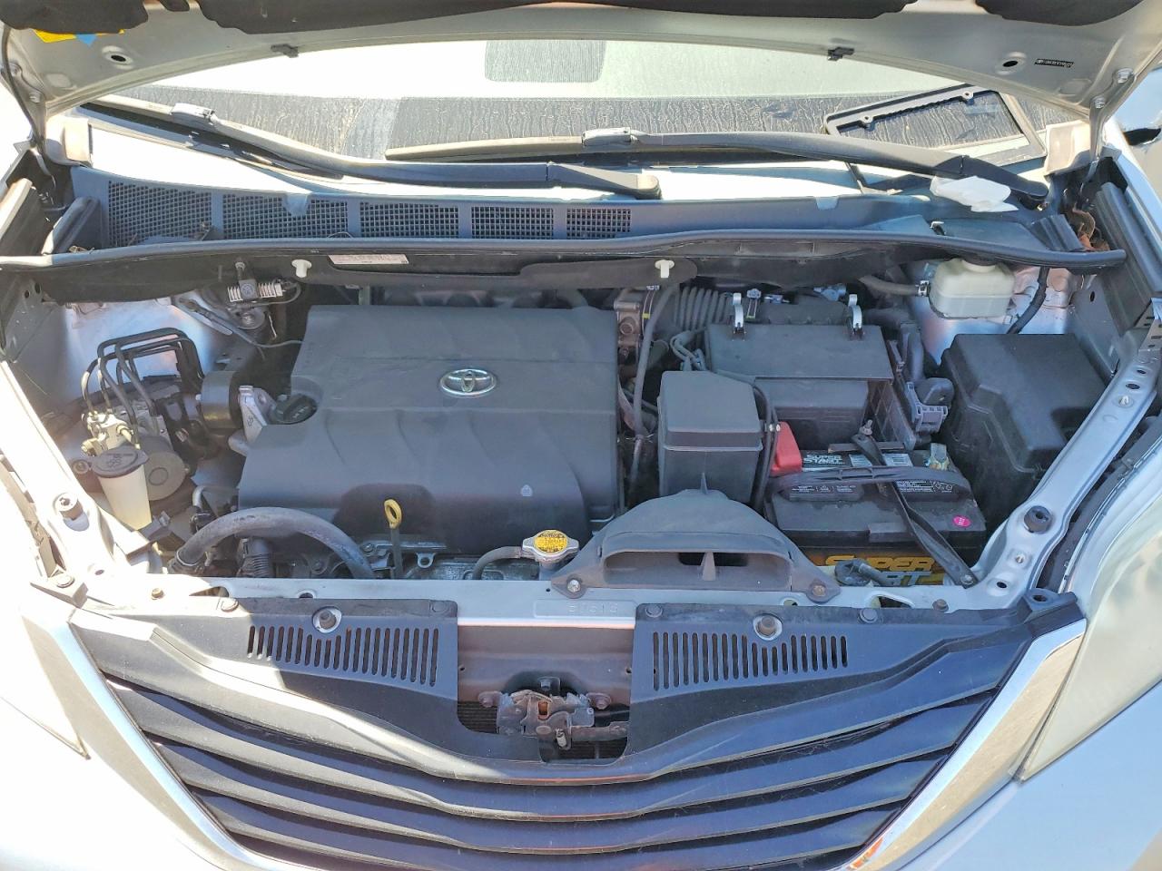 2014 TOYOTA SIENNA LE photo 23