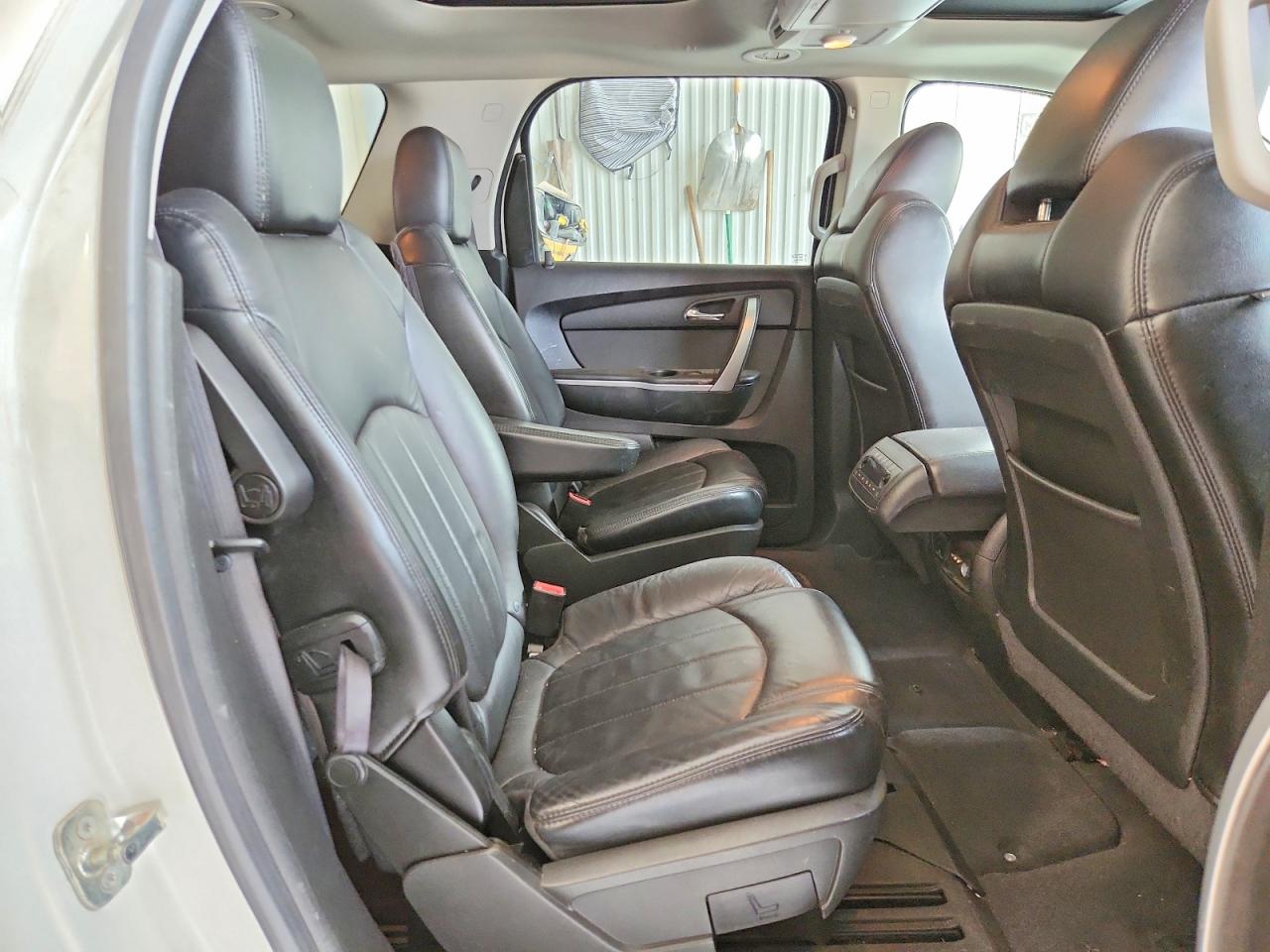 2011 GMC ACADIA SLT-2 photo 21