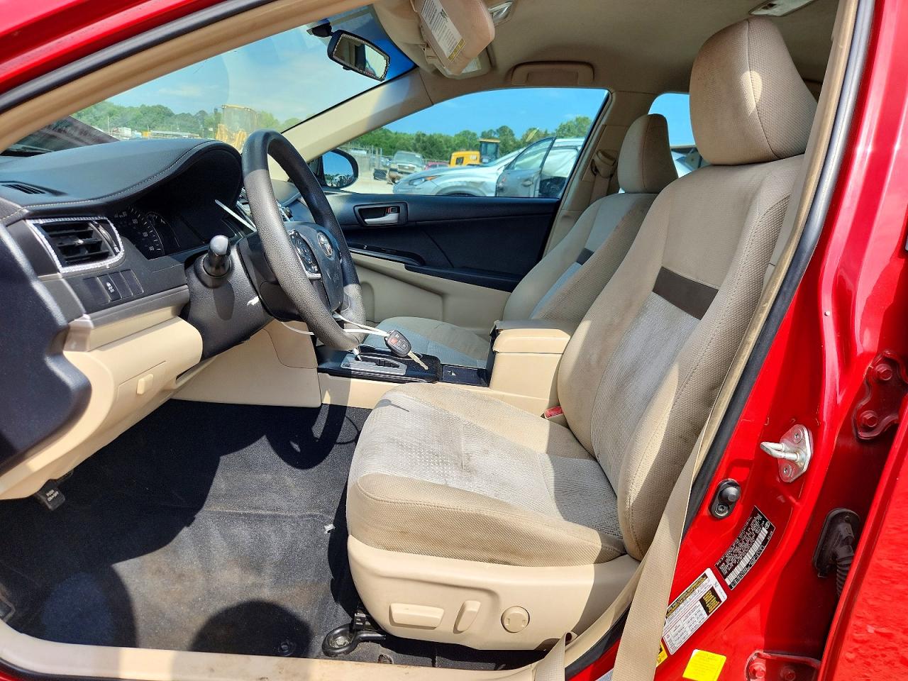 2012 TOYOTA CAMRY LE photo 19